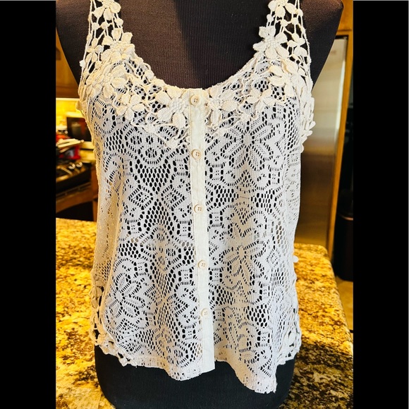 Kimchi Blue Ivory Lacy Flowers Crochet Tank Top NWT Size Small - Picture 13 of 13